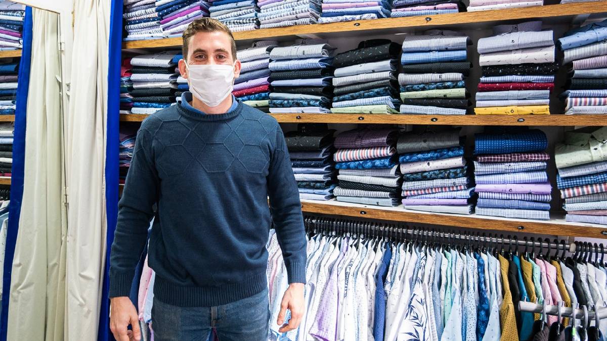 Profesional recibiendo asesoría